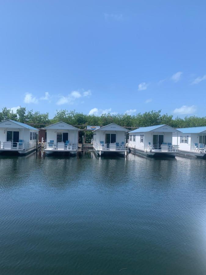 Aqua Lodges At Hurricane Hole Marina 스톡 아일랜드 외부 사진