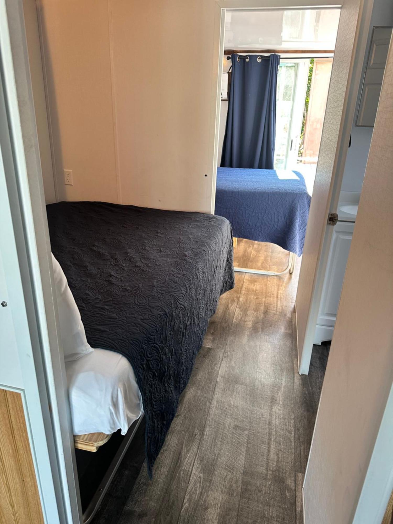 Aqua Lodges At Hurricane Hole Marina 스톡 아일랜드 외부 사진