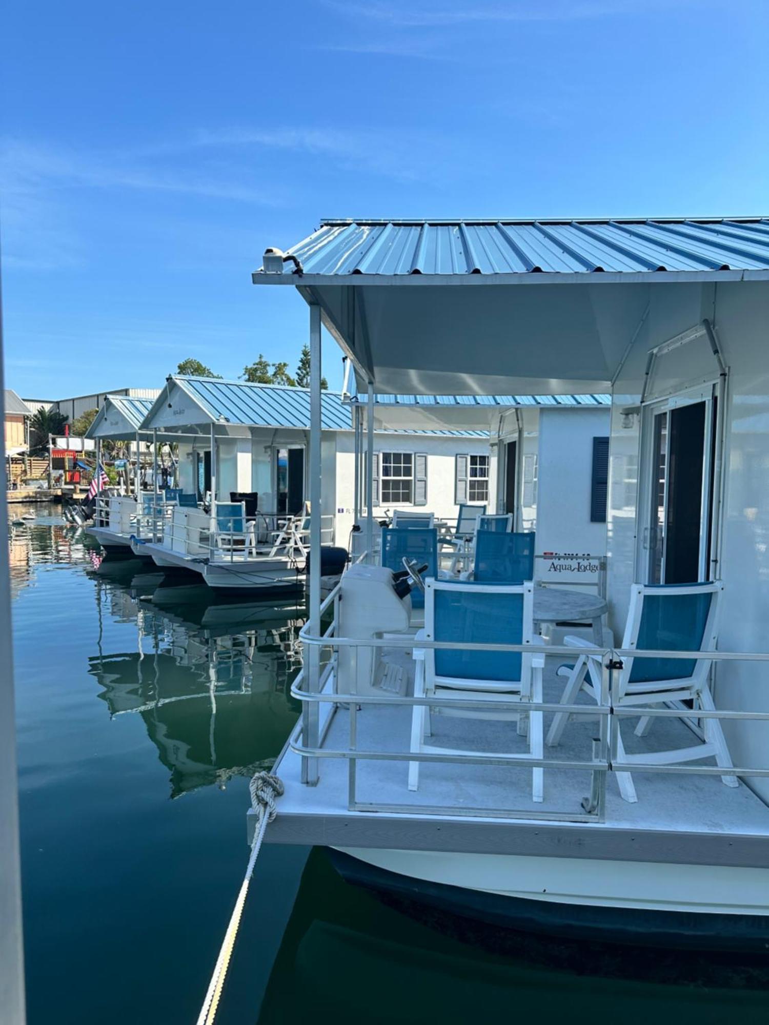 Aqua Lodges At Hurricane Hole Marina 스톡 아일랜드 외부 사진