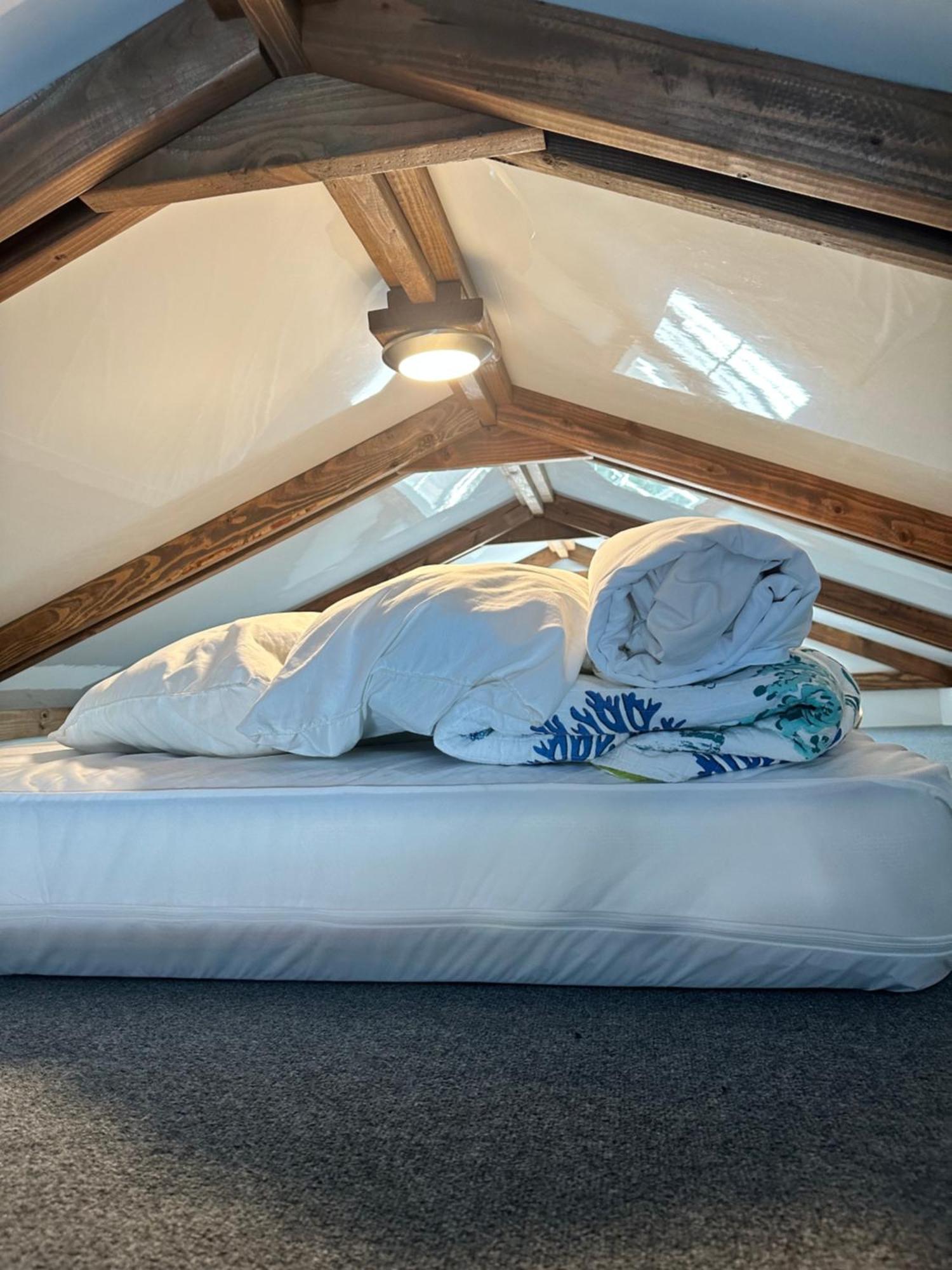 Aqua Lodges At Hurricane Hole Marina 스톡 아일랜드 외부 사진