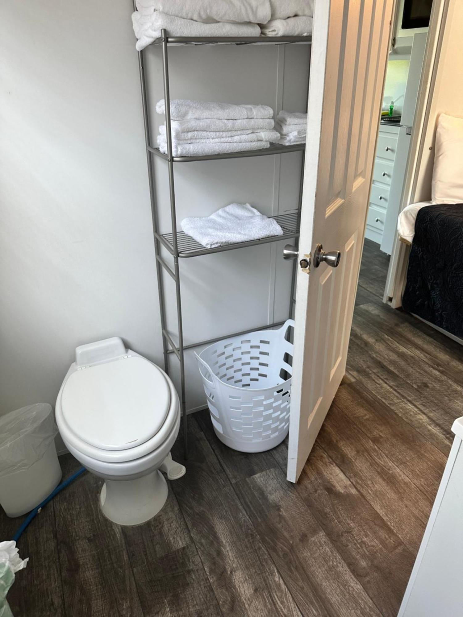 Aqua Lodges At Hurricane Hole Marina 스톡 아일랜드 외부 사진