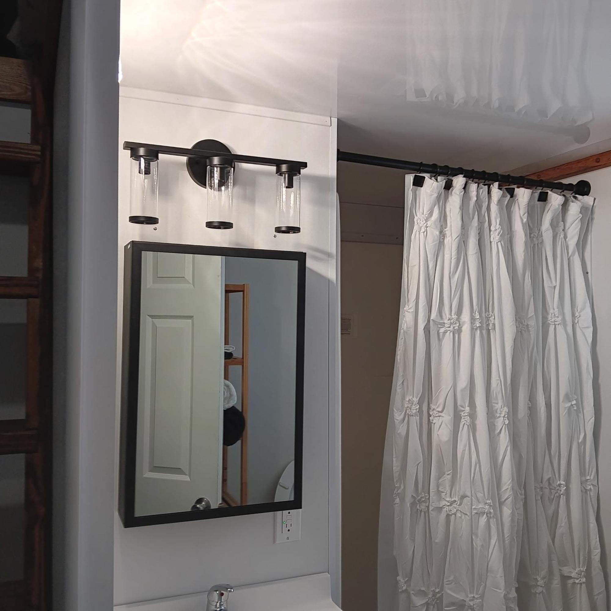 Aqua Lodges At Hurricane Hole Marina 스톡 아일랜드 외부 사진